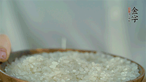 大米、糯米混合上電飯鍋蒸熟。