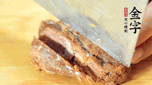 金字鹵牛肉切成小粒。