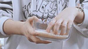 大米提前放浸泡1小時。