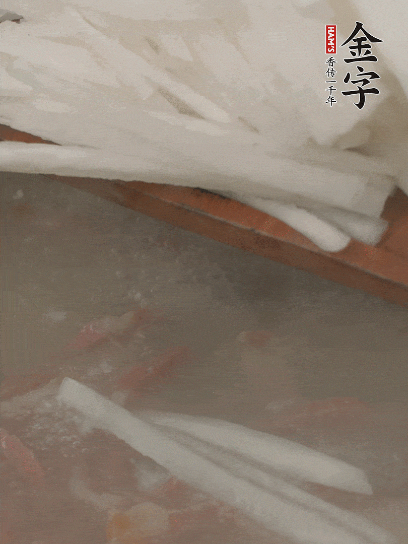 放蘿卜絲，燉5分鐘。