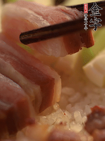 轉小火，繼續蓋蓋子燜2-3分鐘。