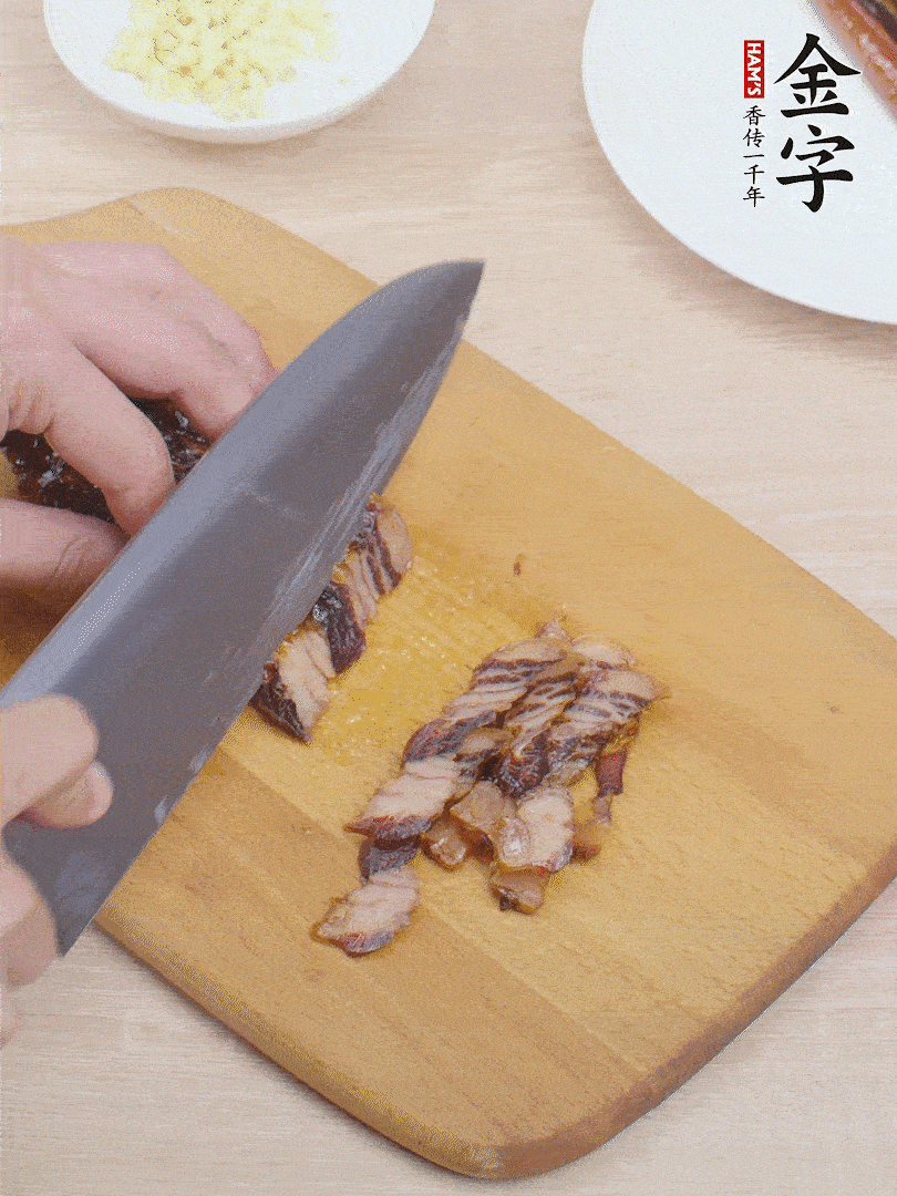 金字醬油肉切薄片。