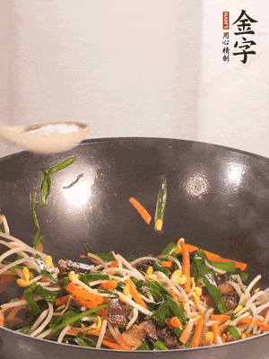 炒合菜：金字醬油肉、綠豆芽、韭菜